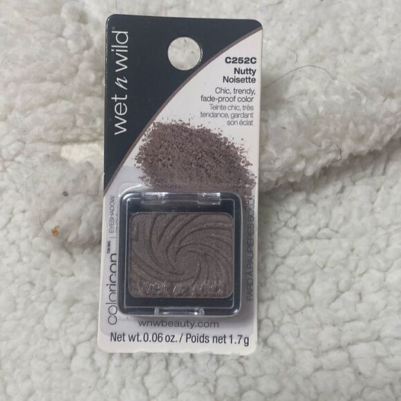 Makeup eyeshadow  - Picture 1 of 2